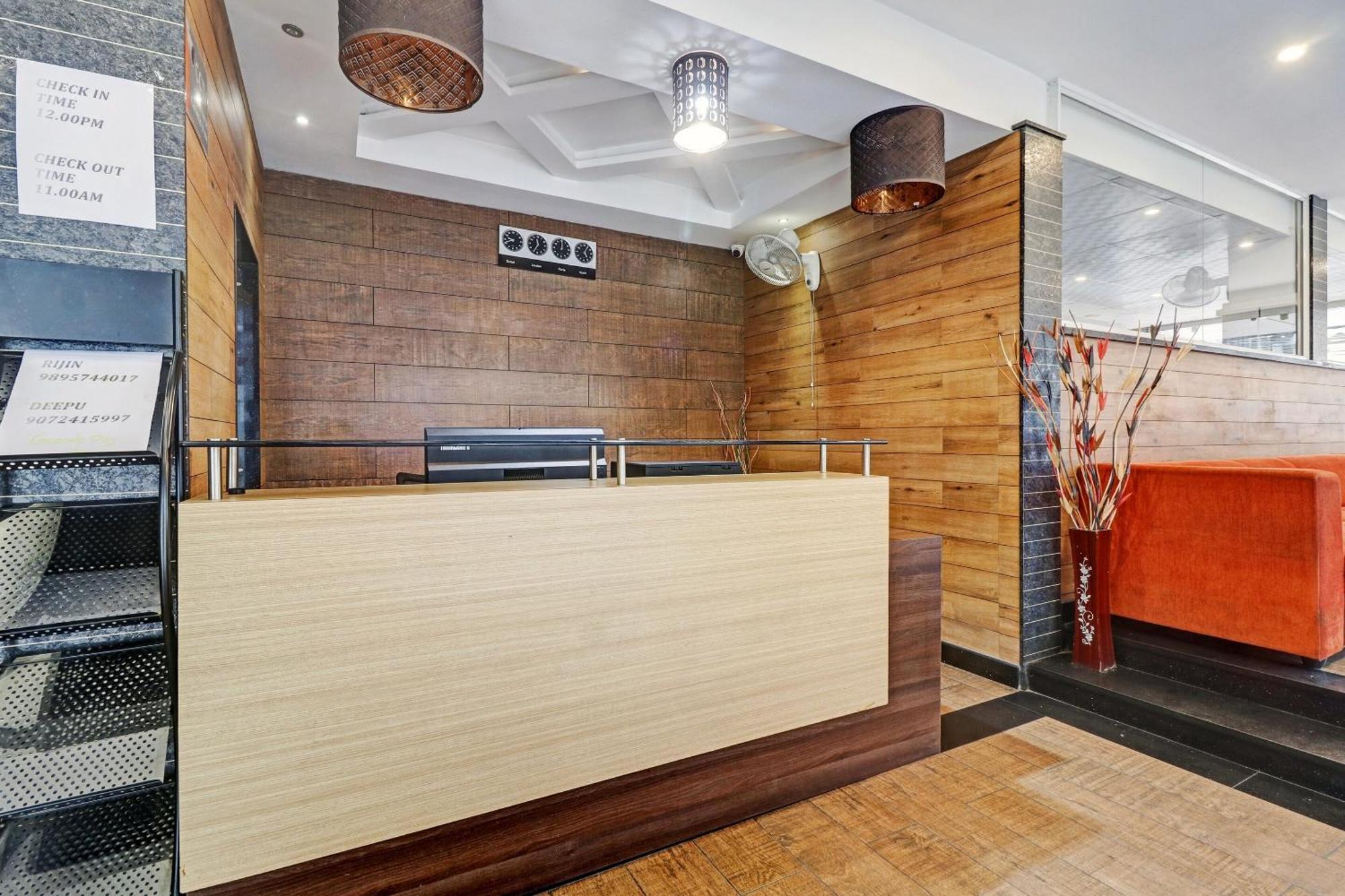 Oyo Townhouse 595 Majestic Inn Kochi Zewnętrze zdjęcie